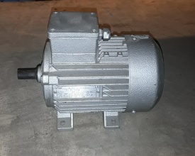 4 x Elektromotor 0.37 kw, 1.350 rpm 