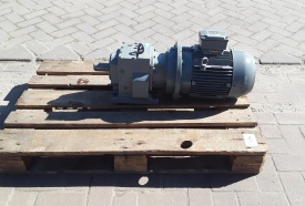 Reductor WEG 5.5 kw, 695 rpm 