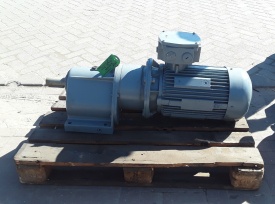 Reductor Bauer 15 kw, 122 rpm 