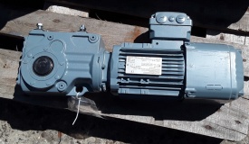 3 x Reductor SEW met rem 0.75 kw, 48 rpm 