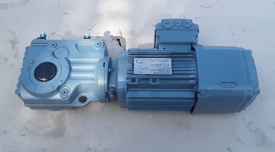 4 x Reductor SEW met rem 0.75 kw, 62 rpm 