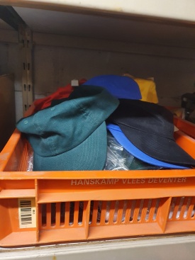 Diversen petten in verschillende kleuren 