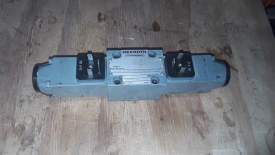 2 x Rexroth hydrauliek ventiel 4WE6D51/OFAG24N9Z4 