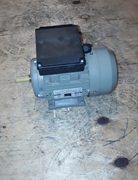 2 x Elektromotor 0.37 kw, 2.800 rpm 230 volt 